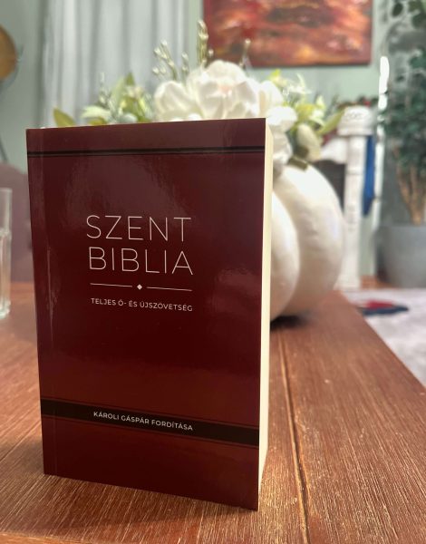 A Biblia, a kereszténység szent könyve.